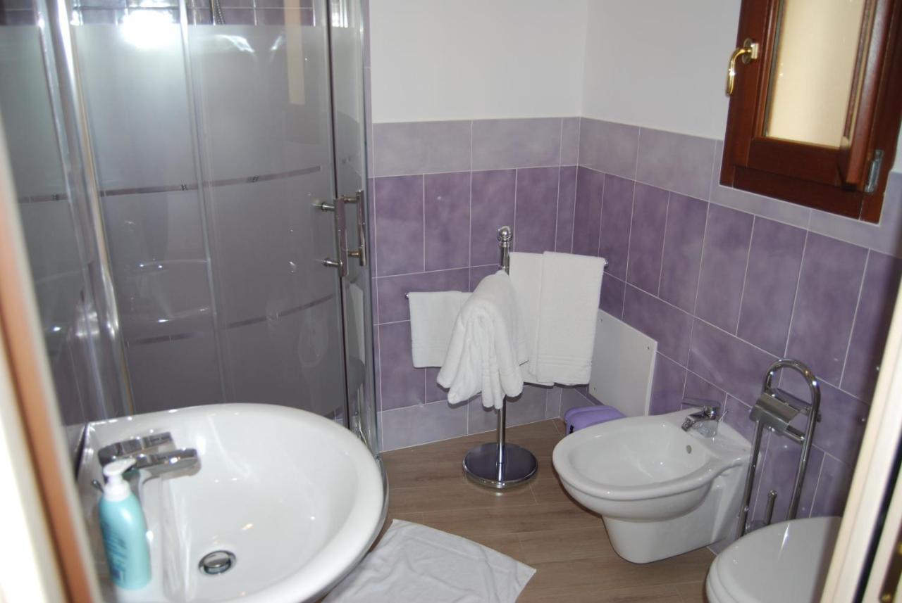 B&B Colti Di Rosa Castelsardo Phòng bức ảnh